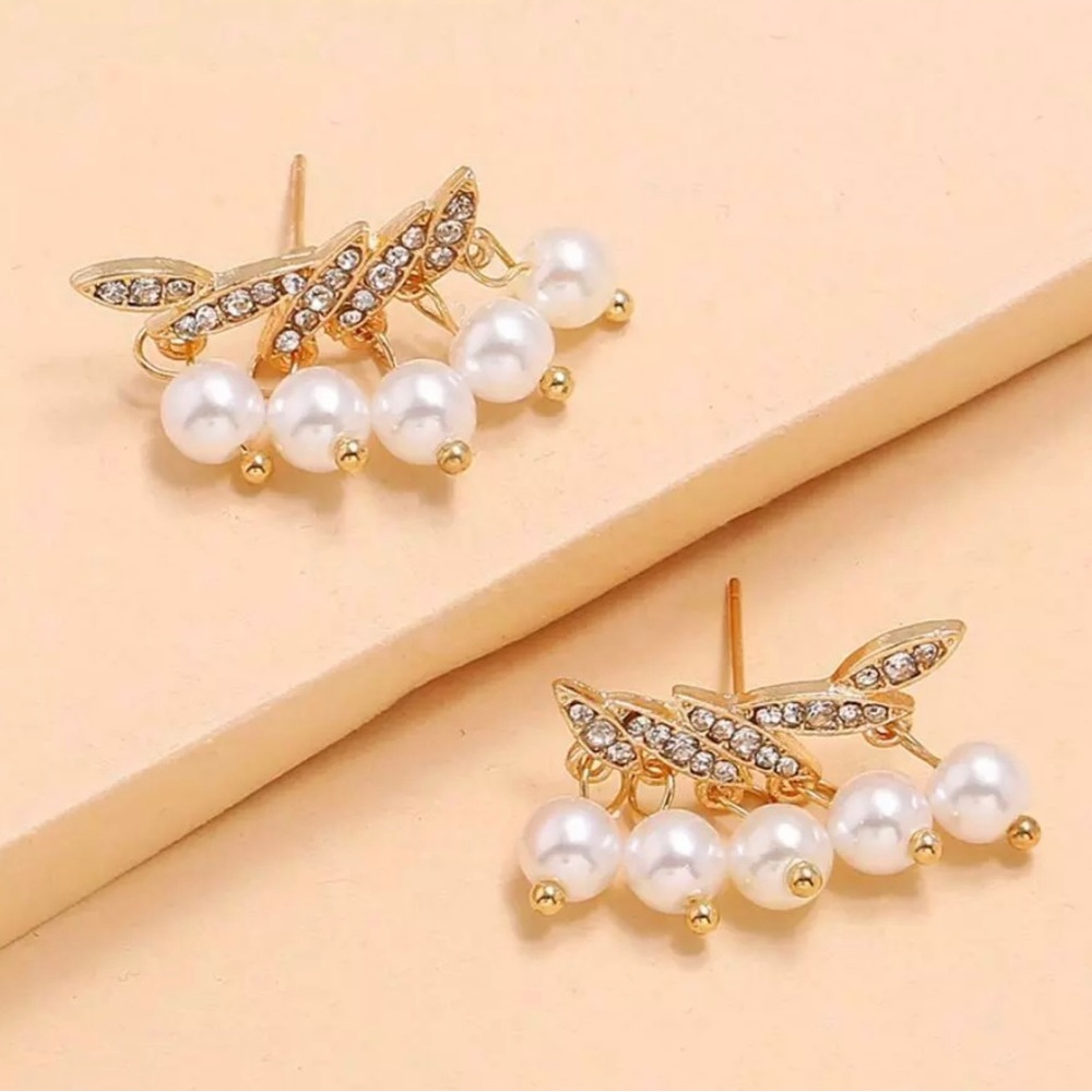 New betsey johnson earrings pearls
